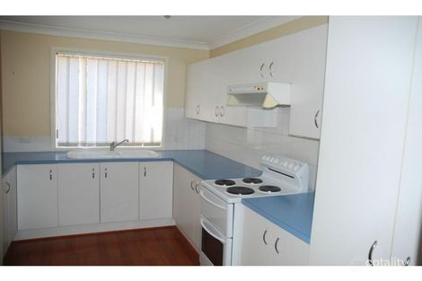 Property photo of 1/4 Carisbrooke Close Bomaderry NSW 2541