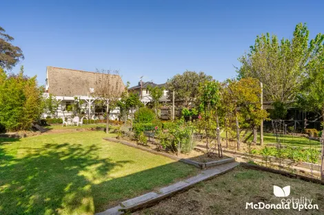 Property photo of 39 Houston Avenue Strathmore VIC 3041