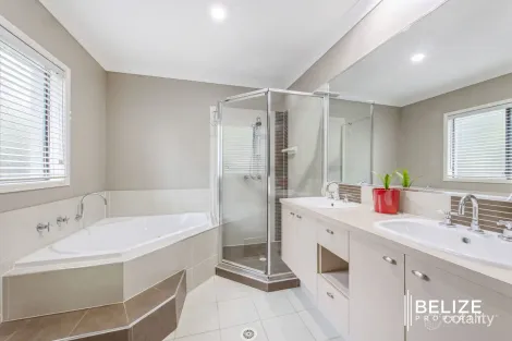 Property photo of 1 Peachester Close Ormeau QLD 4208