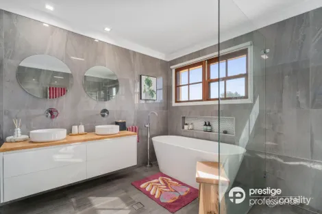 Property photo of 3 Eildon Court Wattle Grove NSW 2173