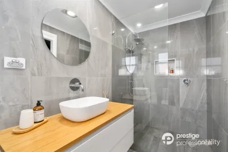Property photo of 3 Eildon Court Wattle Grove NSW 2173