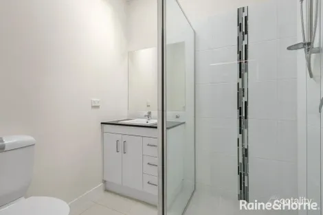 Property photo of 2/1A Barry Street Maddingley VIC 3340