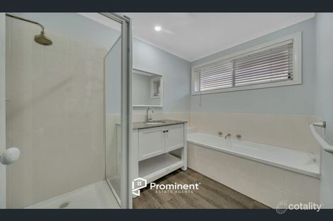 Property photo of 11 Fairhaven Boulevard Cranbourne West VIC 3977