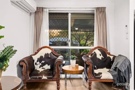 Property photo of 2 Mooloolah Court Hillcrest QLD 4118