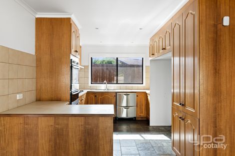 Property photo of 9 Ayr Close Greenvale VIC 3059