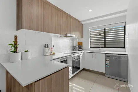 Property photo of 2/49 Northcliffe Street Murarrie QLD 4172