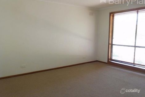 Property photo of 16 Guildford Crescent Narre Warren VIC 3805