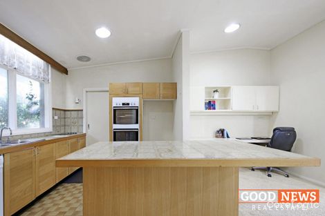 Property photo of 30 Stapley Crescent Chadstone VIC 3148