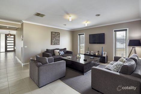 Property photo of 2 Crystal Court Drouin VIC 3818
