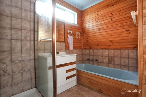 Property photo of 82 Tamarisk Drive Frankston North VIC 3200