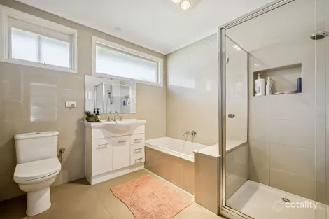 Property photo of 952 Waverley Road Wheelers Hill VIC 3150