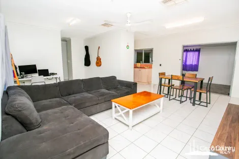 Property photo of 16 Emmalyn Close Soldiers Hill QLD 4825