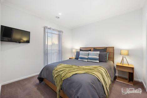 Property photo of 8 Eaglecrest Avenue Fraser Rise VIC 3336