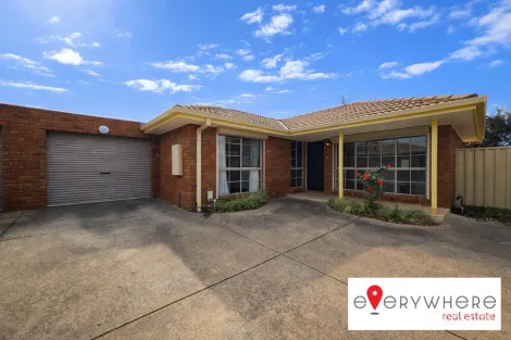 2/2 Gentzen Dr, Wyndham Vale, VIC 3024