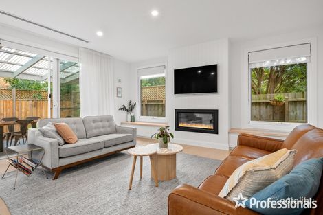 Property photo of 8 Yvonne Avenue Croydon South VIC 3136