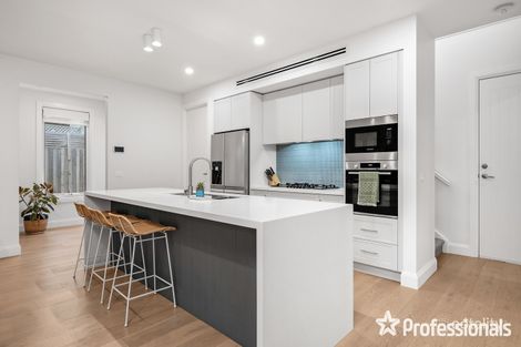Property photo of 8 Yvonne Avenue Croydon South VIC 3136