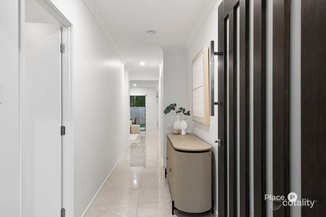 Property photo of 29 Miami Place Pallara QLD 4110