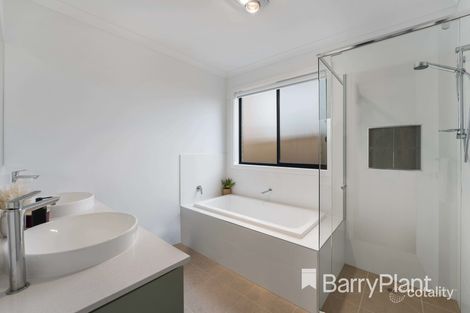 Property photo of 8 Nuttall Street Mambourin VIC 3024