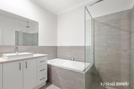 Property photo of 28 Eothen Lane Kilsyth VIC 3137