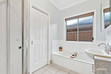 Property photo of 66 Oakview Parade Caroline Springs VIC 3023