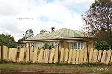 19 Sidney St N, North Toowoomba, QLD 4350