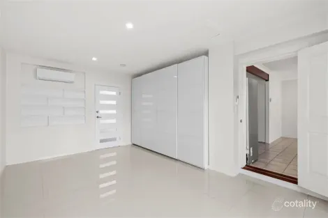 Property photo of 2/8 Parkridge Drive Molendinar QLD 4214