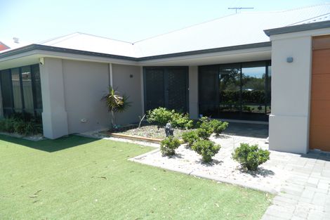 Property photo of 11 The Promenade Wattle Grove WA 6107