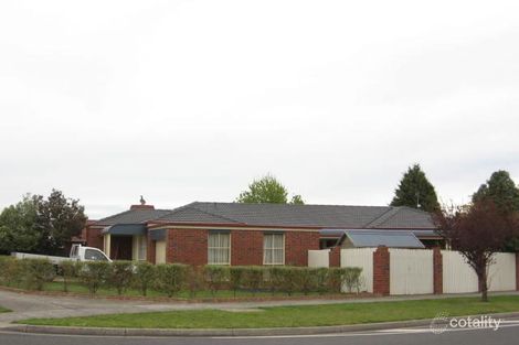 27 Bournevale Dr, Berwick, VIC 3806