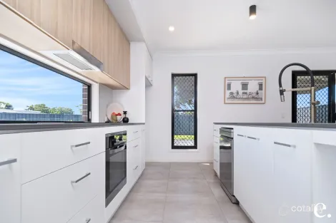 Property photo of 17 Gordon Avenue Pacific Heights QLD 4703