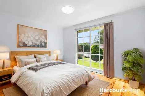 Property photo of 3 Struan Avenue Endeavour Hills VIC 3802