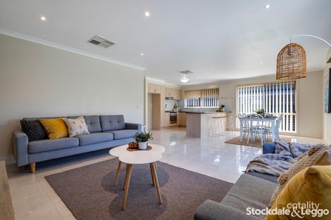 Property photo of 17 Fawkner Lane Craigieburn VIC 3064