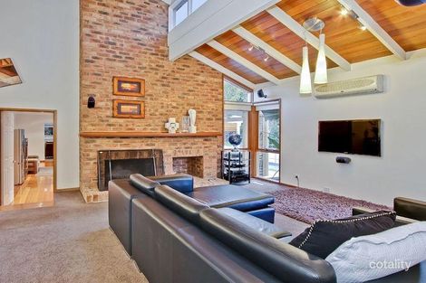 Property photo of 37 Candlebark Quadrant Rowville VIC 3178