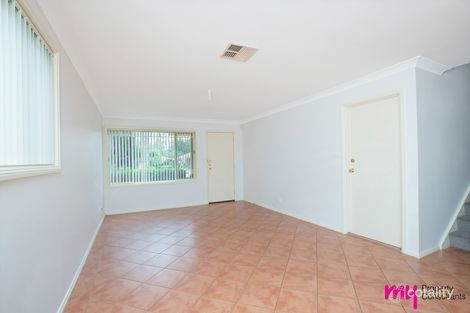 Property photo of 1/1 Wickfield Circuit Ambarvale NSW 2560