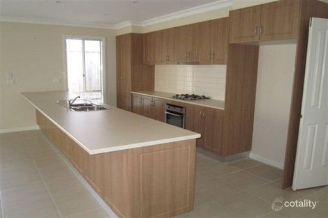 Property photo of 3 Wallaby Walk Sunbury VIC 3429