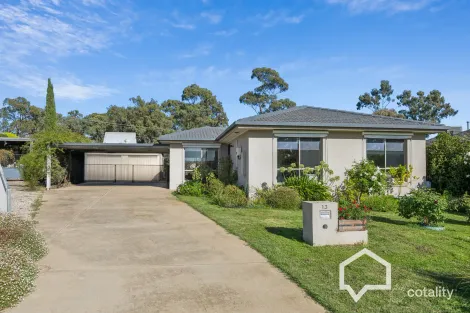 13 Bedford Ct, Golden Square, VIC 3555