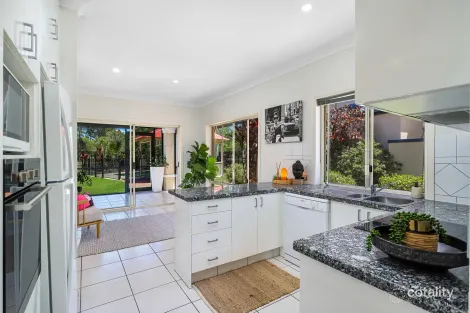 Property photo of 32 Steyning Court Arundel QLD 4214