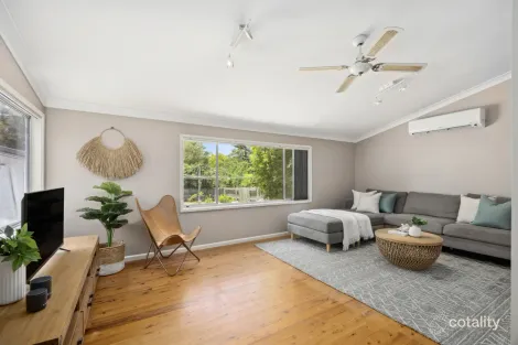 Property photo of 14 Elissa Crescent Wyoming NSW 2250