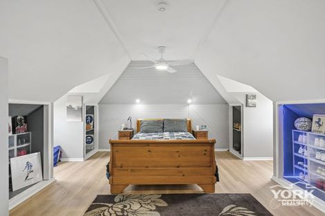 Property photo of 418 West Street Kearneys Spring QLD 4350