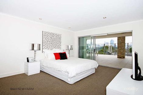 Property photo of 2/68 Lower River Terrace Kangaroo Point QLD 4169