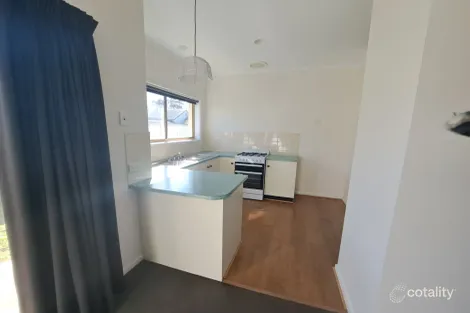 Property photo of 4/577 Webb Street Lavington NSW 2641