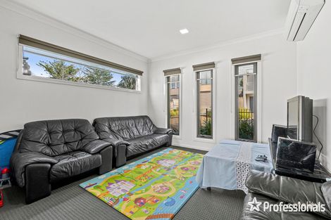 Property photo of 14 Recess Concourse Mooroolbark VIC 3138