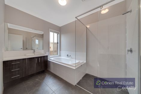 Property photo of 44 Goulburn Street Cranbourne East VIC 3977