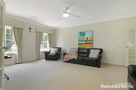 Property photo of 3 Robindale Court Robin Hill NSW 2795