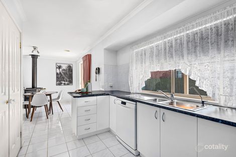 Property photo of 25 Balmaceda Court Berwick VIC 3806