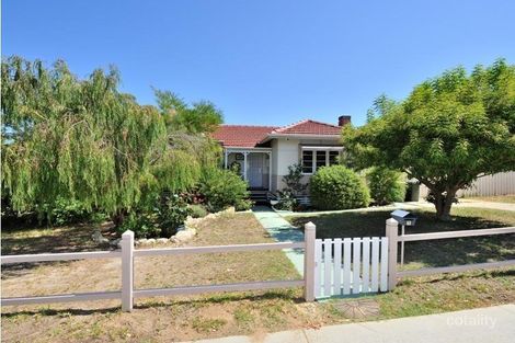 1 Cowcher Way W, Medina, WA 6167