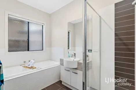 Property photo of 8 Mystic Grove Point Cook VIC 3030