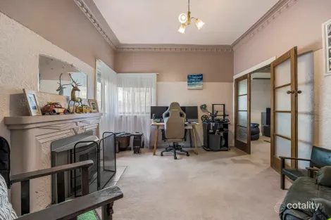 Property photo of 33 Brinkley Avenue Wendouree VIC 3355