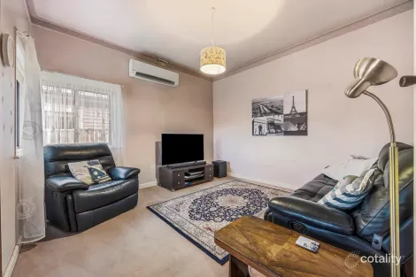 Property photo of 33 Brinkley Avenue Wendouree VIC 3355