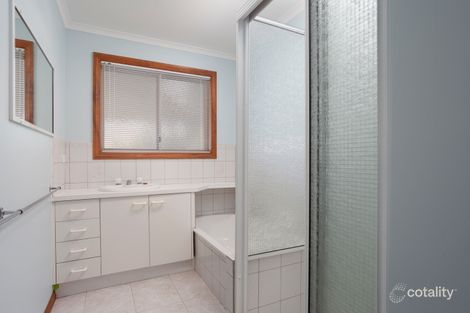 Property photo of 11 The Outlook Black Hill VIC 3350