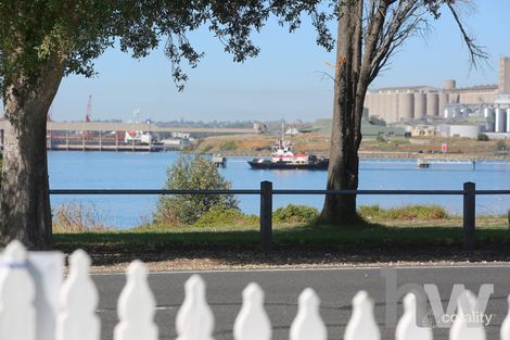 35 The Esplanade, North Shore, VIC 3214